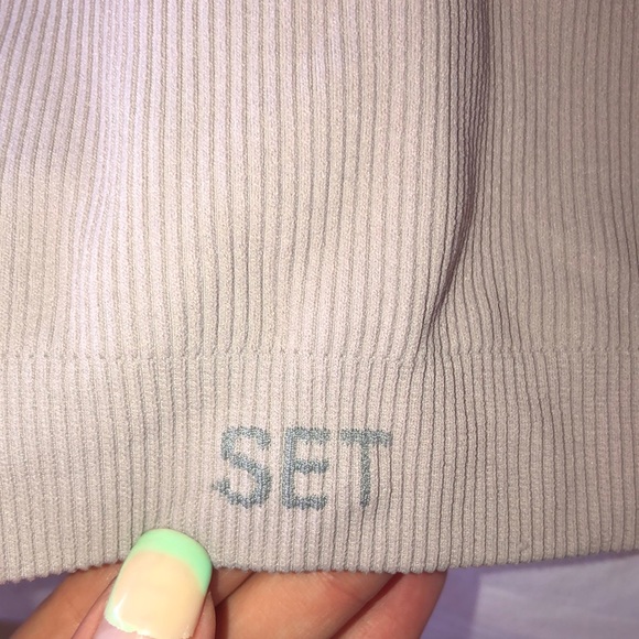 Set Active Ribbed V Athletic Top Small - Picture 4 of 5